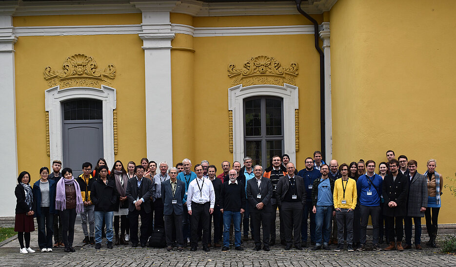 Gruppenfoto der Teilnehmenden des Chemnitz Symposiums on Inverse Problems (CSIP 2023) in Würzburg vom 8.-10.11.2023