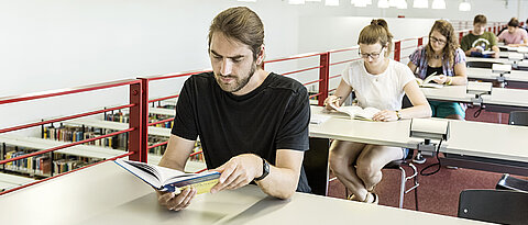 Innenaufnahme der Teilbibliothek Mathematik